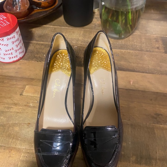 Cole Haan heals very Comfortable in very good condition no scratches - Picture 10 of 10